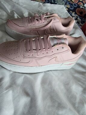 Nike Air Force 1 Low Platform Sneakers - Pink